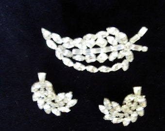 Vintage 50's WEISS Set Rhinestone Dimensional Leaf Brooch/Earrings Mint Condition  Item # 842  Jewelry