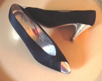 Italian Designer Black Satin High Heel Pumps/ Silver Kid Trim  Like New  Size 7M Item # 24 Shoes & Boots