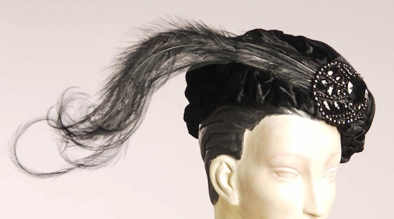 Dramatic Edwardian Black Velvet Shirred Beret Egrit Feather  display picture 2