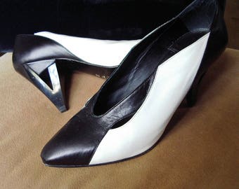 High Fashion Italian Design Black & White Kid High Heel Pumps 7 M/37European Item #45 Shoes