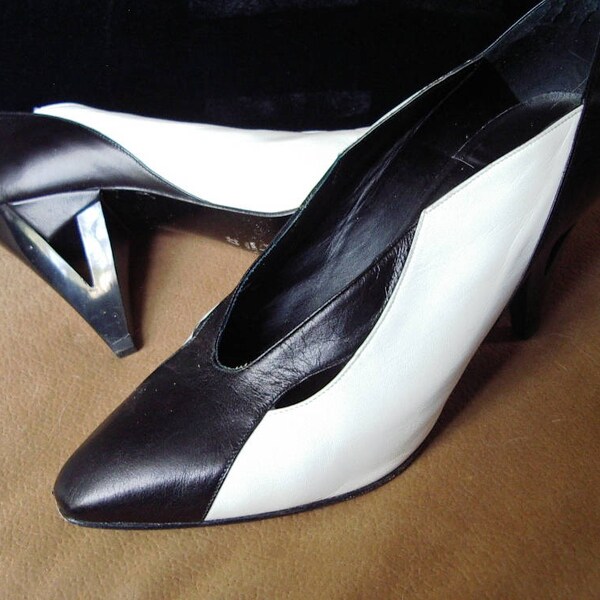 High Fashion Italian Design Black & White Kid High Heel Pumps 7 M/37European Item #45 Shoes