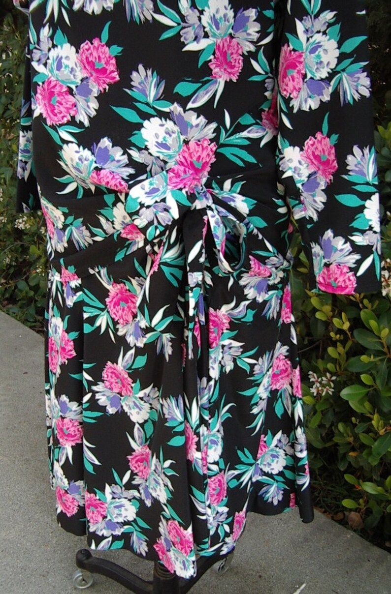 Wedding Guest Side Draped Carnation Print 2Pc. Dress Designer Sample Size 10 Item 835 Daytime Dresses image 2