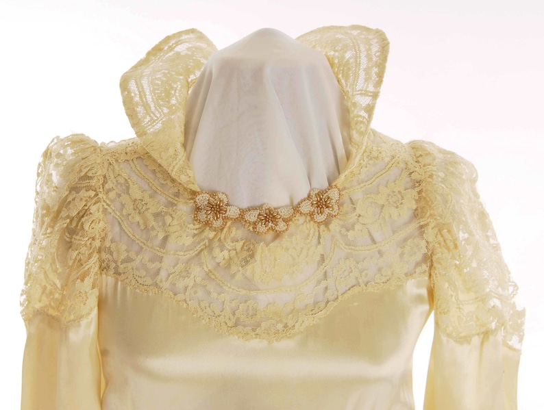 Original 1940s Wedding Gown Cream Silk Satin Gown, Lace Yoke and Collar Size 4 Item 420 Wedding Apparel image 1
