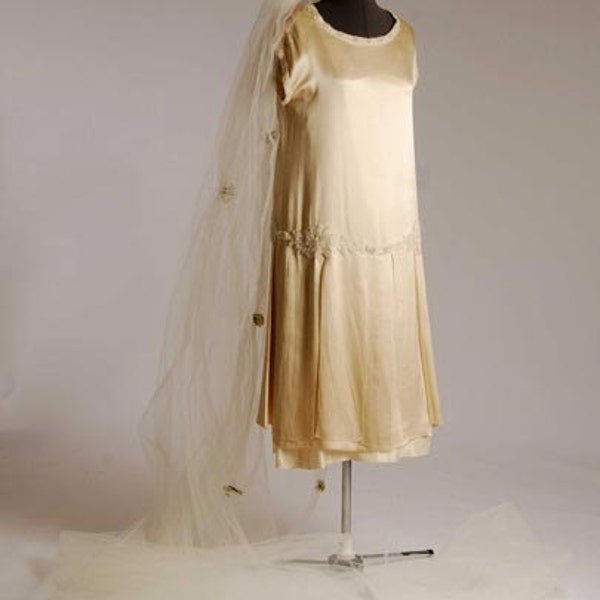 1920s Short Satin Flapper Wedding Gown/Party Dress. Size 8 - item 213, Wedding Apparel