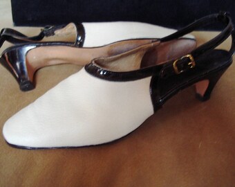 High Fashion "Delman" Design Copy Cream Kid Patent Trim Mid- Heel Pump Size 6 1/2 N Item #57 Shoes