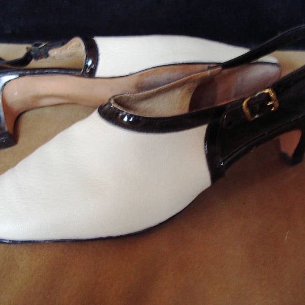 High Fashion "Delman" Design Copy Cream Kid Patent Trim Mid- Heel Pump Size 6 1/2 N Item #57 Shoes