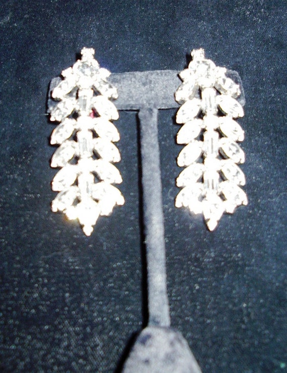 1950s WEISS Rhinestone Drop Earrings Sparkly Marq… - image 3