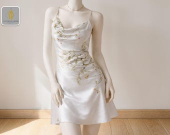 Camisón de satén con estampado de cerezas / Minivestido ligero de tirantes finos