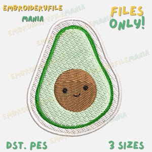 Könnte beinhalten: Ein gestickter Avocado-Aufnäher mit einem lächelnden Kern. Die Avocado ist grün mit einem weißen Rand und einem braunen Kern. Der Text auf dem Bild lautet "EMBROIDERYFILE MANIA FILES ONLY!" und "DST. PES 3 SIZES."