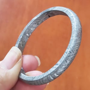 Muonionalusta Meteorite Bracelet: Handmade Iron Jewelry, 7mm