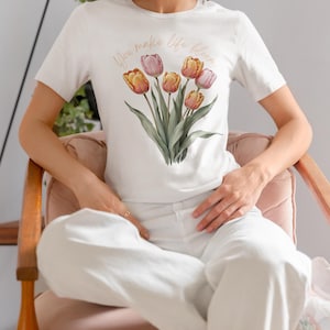 Tulip Shirt, Minimalist Tulip Shirt, Tulip Tee, Watercolor Tulip, Tulip Lover Gift,  Lover Gift Mom, Nature Lover Shirt Mothers Day