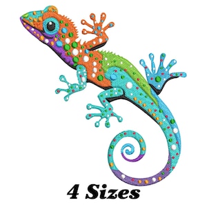 Könnte beinhalten: Ein gestickter Gecko in leuchtenden Farben: Orange, Grün, Blau und Lila, mit einem eingerollten Schwanz. Das Design hat ein gepunktetes Muster und ist mit "4 Sizes" in schwarzem Text beschriftet.