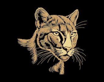 Pode incluir: Cabeça de puma bordada sobre fundo preto. O puma é retratado em tons de ouro, com costuras detalhadas que delineiam suas características, incluindo olhos, nariz e bigodes. A obra de arte tem uma aparência texturizada, criando um contraste marcante contra o fundo escuro.