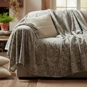 Vintage Floral Pattern Blanket | Lavender Wildflower Print