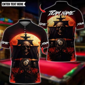 Puede incluir: Un polo negro con un estampado gráfico de un barco pirata con una calavera en la vela y una bola ocho de billar en primer plano frente a una gran luna naranja. La prenda incluye los textos "ENTER TEXT HERE", "TEAM NAME" y "YOUR" como marcadores.
