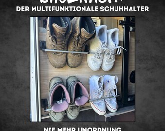 Puede incluir: Un zapatero de pared con dos barras metálicas horizontales que sostienen cuatro pares de zapatos. La fila superior muestra botas de senderismo marrones y zapatillas blancas. La fila inferior tiene botas grises y zapatillas altas blancas. Texto: SHOERACK+.