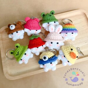 Niedliche Pilz Schlüsselanhänger mit lustigen Hüte, Geschenk für Mädchen, Geschenk für Freund, handgemachte Geschenke, Geburtstagsgeschenke, häkeln Schlüsselanhänger, handgemachte häkeln