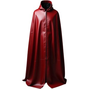 Op de afbeelding: Een lange, rode, kunstleren cape met een capuchon en een rits aan de voorkant.