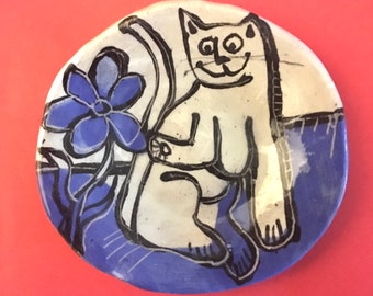 Cat with 1 blue daisy  flower - spoon-rest or small dish
