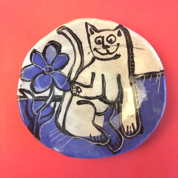 Chat avec 1 fleur de marguerite bleue - repose-cuillère ou petit plat