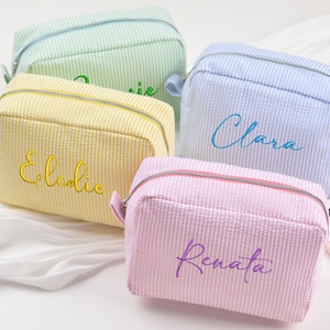 Embroidered Name Seersucker Makeup Bag,Bridesmaid Gift,Custom Cosmetic Bag,Bridesmaid Proposal,Gift for Her,Large Capacity Bag,Mothers Day