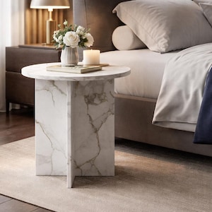 Mesa lateral artesanal em mármore cinza: um toque moderno e minimalista.