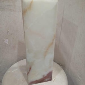 Lámpara de mesa cúbica de mármol ónix / Lámpara de mesa de piedra hecha a mano imagen 14