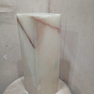 Lámpara de mesa cúbica de mármol ónix / Lámpara de mesa de piedra hecha a mano imagen 13