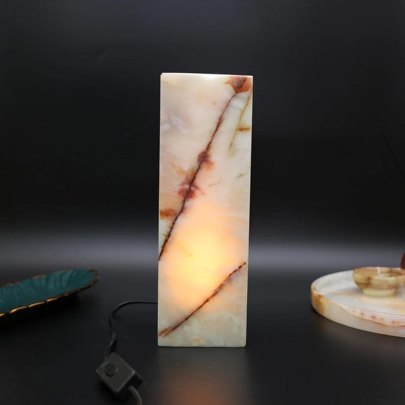 Lámpara de mesa cúbica de mármol ónix / Lámpara de mesa de piedra hecha a mano imagen 1
