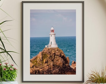 コルビエール灯台プリント: ジャージー沿岸海景写真