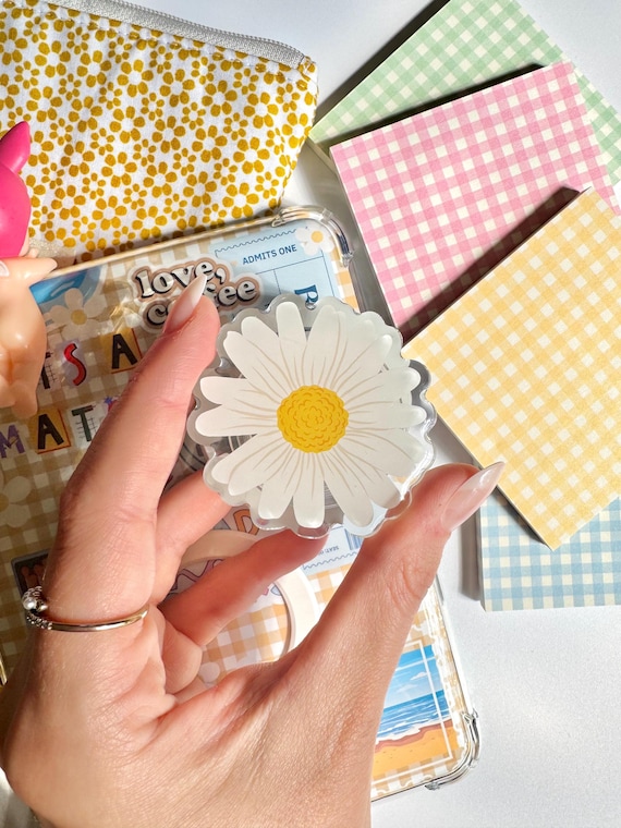 Daisy Floral Kindle Grip: Magnetic Bookish Phone Accessory