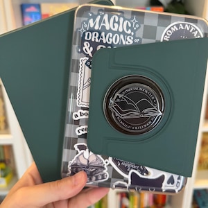 Forest Green Magnetic Kindle Case: Detachable Flip Cover + 2 Free Inserts