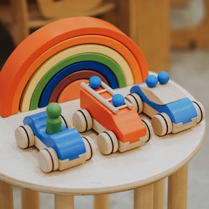 木製車両セット、木製パズル、モンテッソーリ幼児用おもちゃ、モンテッソーリ本棚用、手作り木製おもちゃ、消防車おもちゃ、コンバーチブルカー