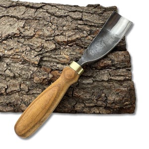 スプーンとカップの彫刻用曲げゴッジ - 手鍛造 52100 カーボンスチールブレード、人間工学に基づいたアッシュウッドハンドル、長い U 字型ノミ、スワンネック ゴッジ。