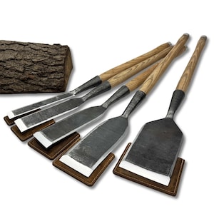Cinceles para estructuras de madera – Hoja de acero al carbono 52100 forjada a mano, mangos de fresno, fundas de cuero, herramientas para carpintería de estructuras, herramientas para construcción con troncos.