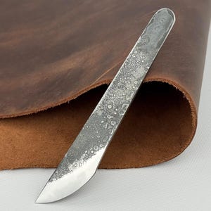 Kiridashi-Messer - Handgeschmiedete Klinge und Griff aus Vollstahl 52100 Kohlenstoffstahl, inklusive Lederscheide, Messer für Holzbearbeitung und Lederhandwerk.