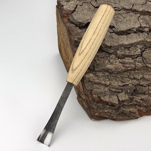 Hand-Forged Fishtail Carving Chisel – 52100 Carbon Steel, 15 mm / 20 mm Blade, Ergonomic Ash Handle, Chisel for Fine Detail Wood Carving