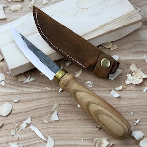 Hand-Forged Wood Carving Knife – Carbon Steel Blade, Ash Handle, Leather Sheath Included, Ready-to-Use Woodworking Tool, Gift for Carvers