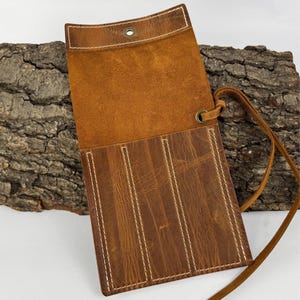 Handcrafted Leather Chisel Case – 3-Pocket Crazy Horse Leather Case for Wood Carving Tools & Chisels, Compact Handmade Tool Storage Bag.