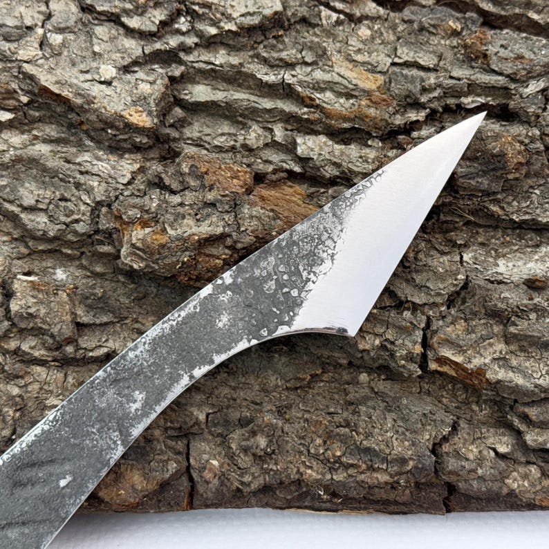 Close-up kiridashi blade, 52100 carbon steel edge - Japanese marking knife.