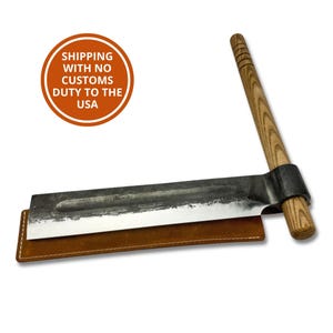 Hand-Forged Big Froe – Carbon Steel Blade, Ash Handle, Leather Sheath Included, Heavy-Duty Log Splitting Tool for Woodworkers & Carvers.