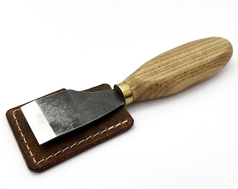 Straight Leather Skiving Knife – Hand-Forged Carbon Steel Blade, Ash Wood Handle, Leather Sheath Included, Sharpened Tool for Leathercraft.