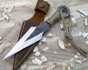 Klein werpmes – met de hand gesmeed 52100 koolstofstaal, paracord-handvat, inclusief leren schede, ongeslepen voor veilig werpen, kampeergereedschap