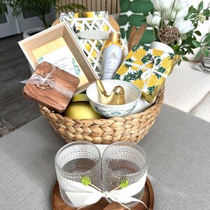 What to Put in a Kitchen Themed Gift Basket: Ultimate Essentials Guide
