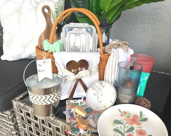 Wicker Picnic Basket Gift Set | Blanket, Cheeseboard, Wine Opener, Outdoor Essentials