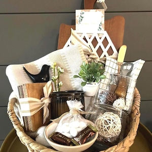 What to Put in a Kitchen Themed Gift Basket: Ultimate Essentials Guide