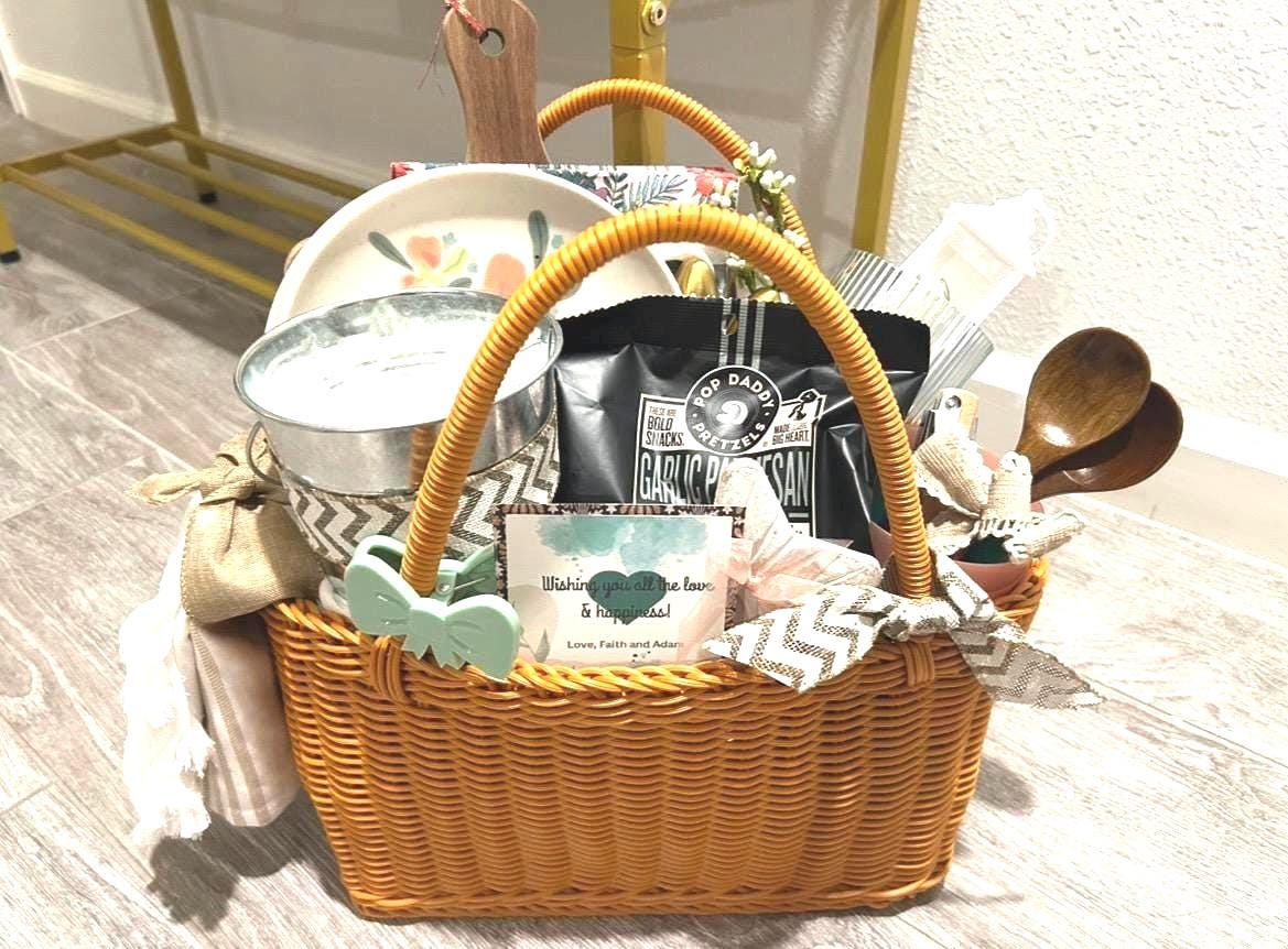Wicker Picnic Basket Gift Set Blanket