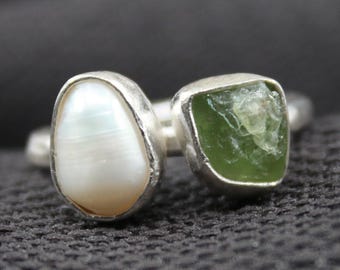 Raw Peridot and Pearl Ring – Handmade 925 Sterling Silver Band Ring – Natural Gemstone Jewelry – Boho Ring – Christmas Gift for Her