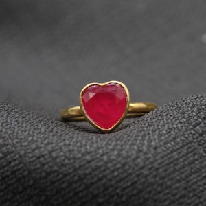 Rubin Silber Ring Handgefertigt In 925 Sterling, Juli Birthstone Ring in Herzform, Zierlicher Edelstein Schmuck Geschenk für Sie, Geschenk zum Muttertag