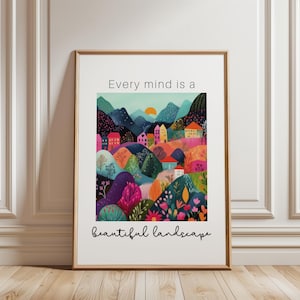 Könnte beinhalten: Ein gerahmter Kunstdruck mit einer farbenfrohen Landschaftsillustration. Das Kunstwerk zeigt Hügel, Häuser und Berge in Blau-, Rosa-, Orange- und Grüntönen. Der Text oben lautet "Every mind is a" und unten "beautiful landscape."